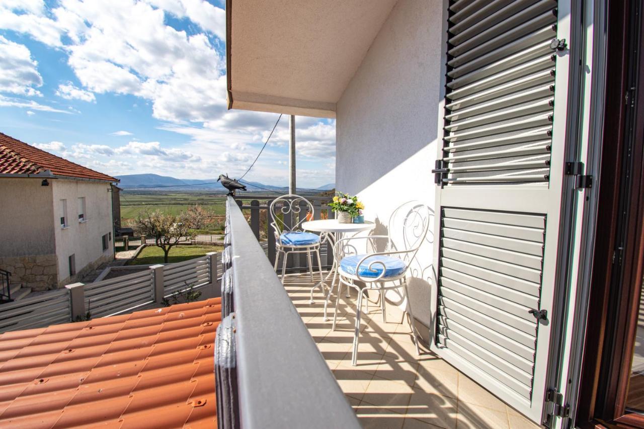 Spacious Villa For 10 With A Big Private Pool Trilj Exterior photo