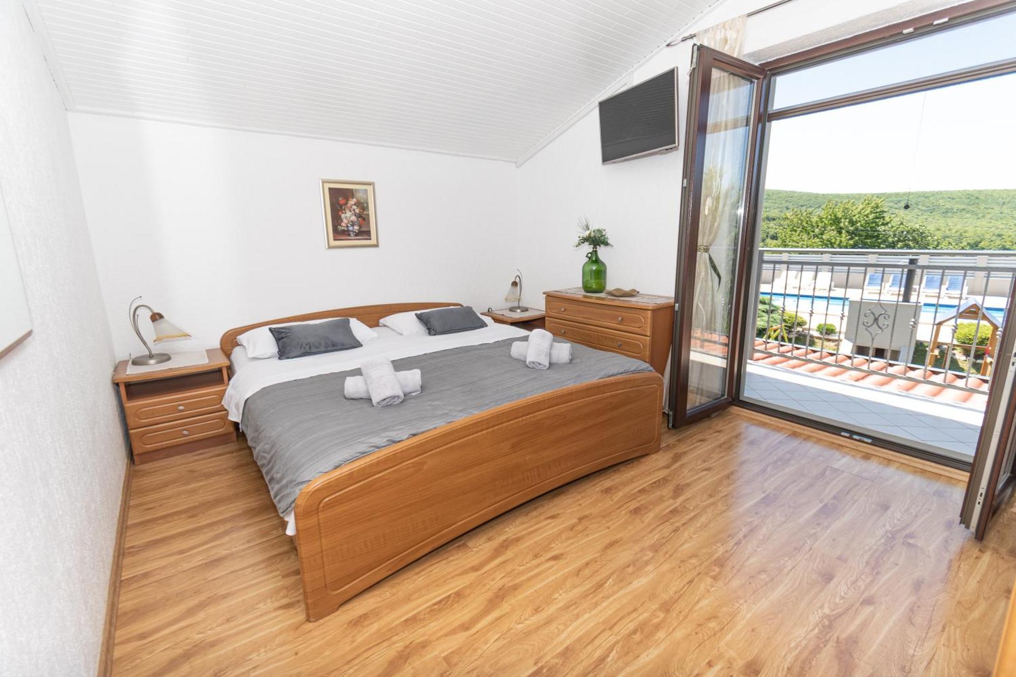 Spacious Villa For 10 With A Big Private Pool Trilj Exterior photo