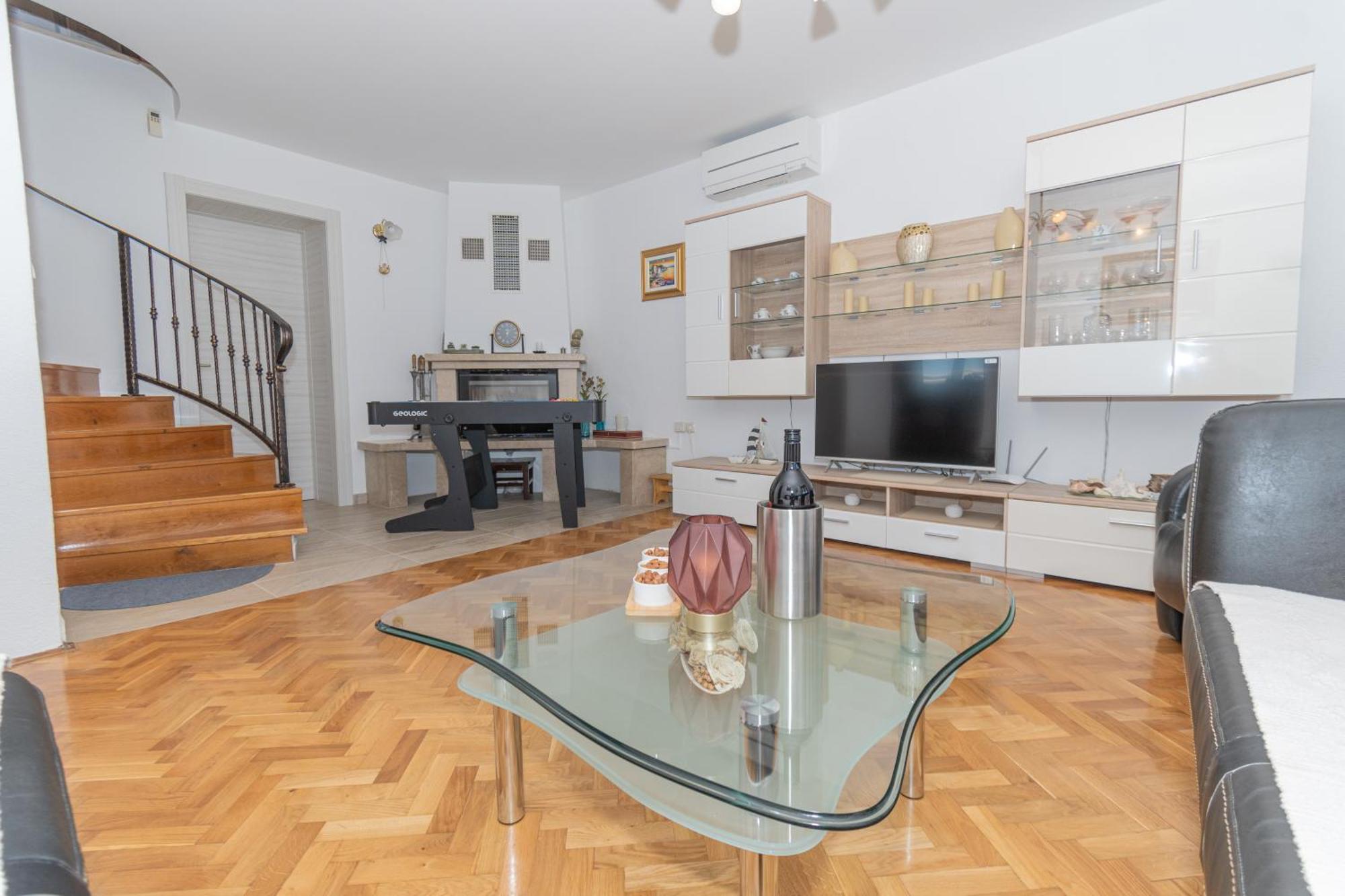 Spacious Villa For 10 With A Big Private Pool Trilj Exterior photo